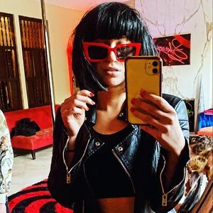 Meet your Posher, Alyson